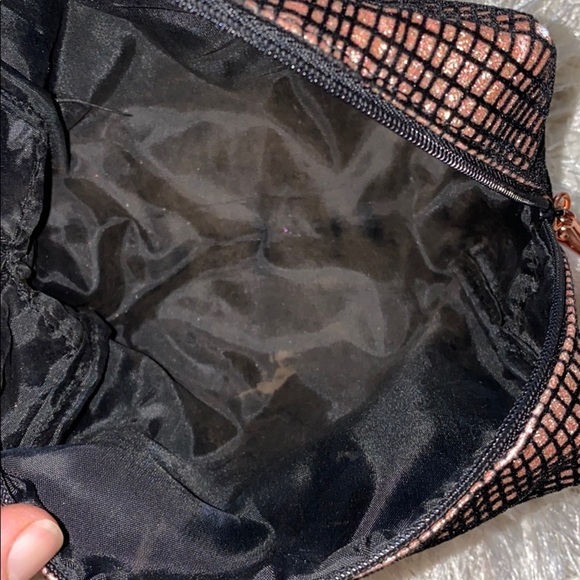 Mac glitter/velvet like makeup bag used - Picture 4 of 8